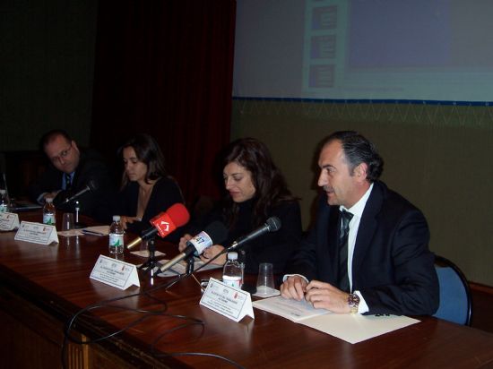 MÁS DE MEDIO CENTENAR DE PERSONAS ASISTE A LA JORNADA SOBRE EL ESTATUTO DEL TRABAJADOR AUTÓNOMO, ORGANIZADA POR LAS CONCEJALÍAS DE INDUSTRIA Y FOMENTO Y EMPLEO EN LA CÁRCEL, Foto 1