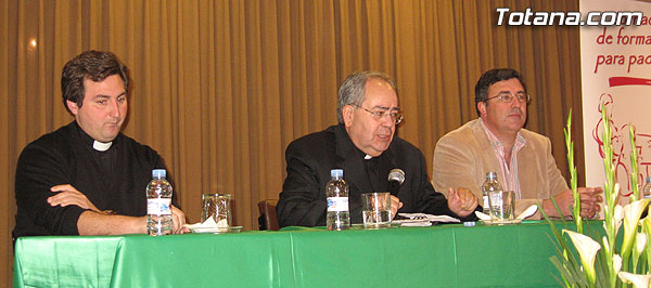 CASI CENTENAR DE PADRES PARTICIPARON ESTE FIN DE SEMANA EN TOTANA EN LAS V JORNADAS REGIONALES DE CONVIVENCIA DE LA CONFEDERACIÓN CATÓLICA DE ASOCIACIONES DE PADRES DE ALUMNOS DE CENTROS DE ENSEÑANZA, Foto 2