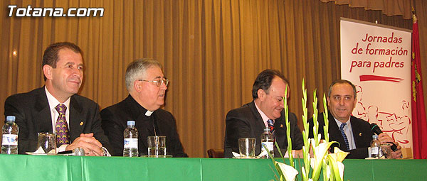 CASI CENTENAR DE PADRES PARTICIPARON ESTE FIN DE SEMANA EN TOTANA EN LAS V JORNADAS REGIONALES DE CONVIVENCIA DE LA CONFEDERACIÓN CATÓLICA DE ASOCIACIONES DE PADRES DE ALUMNOS DE CENTROS DE ENSEÑANZA, Foto 3