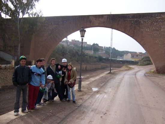 LOS ALUMNOS PROGRAMA DE INICIACIÓN PROFESIONAL PARA EL EMPLEO “OPERARIO DE FONTANERÍA” VISITAN OBRAS EN CONSTRUCCIÓN DE TOTANA, Foto 1
