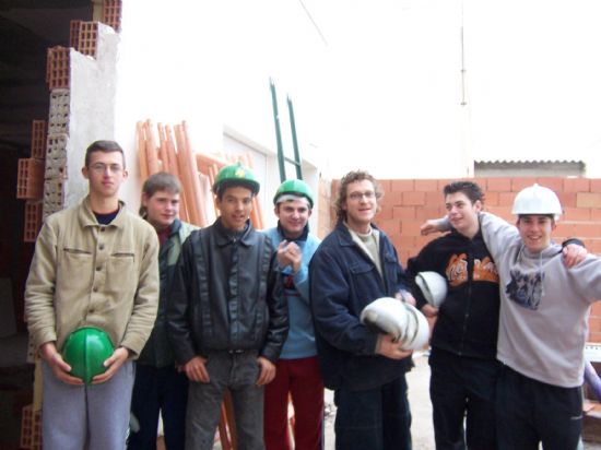 LOS ALUMNOS PROGRAMA DE INICIACIÓN PROFESIONAL PARA EL EMPLEO “OPERARIO DE FONTANERÍA” VISITAN OBRAS EN CONSTRUCCIÓN DE TOTANA, Foto 2
