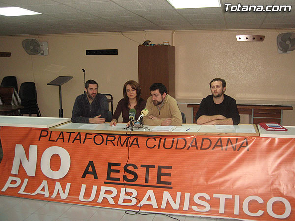 LA PLATAFORMA CIUDADANA NO A ESTE PLAN URBANÍSTICO OFRECIÓ UNA RUEDA DE PRENSA PARA HACER UN BALANCE DE LA REUNIÓN DEL PASADO VIERNES, Foto 1