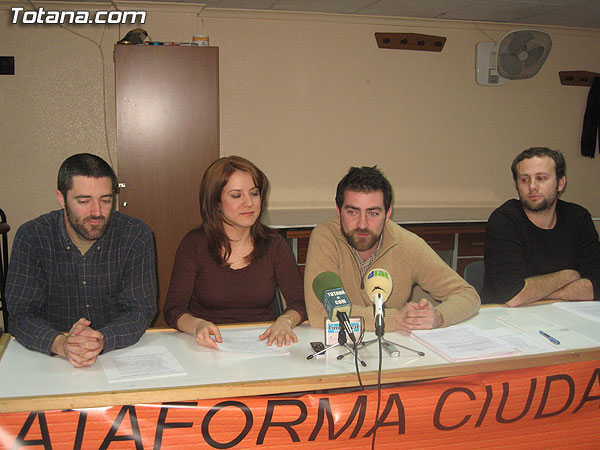 LA PLATAFORMA CIUDADANA NO A ESTE PLAN URBANÍSTICO OFRECIÓ UNA RUEDA DE PRENSA PARA HACER UN BALANCE DE LA REUNIÓN DEL PASADO VIERNES, Foto 2