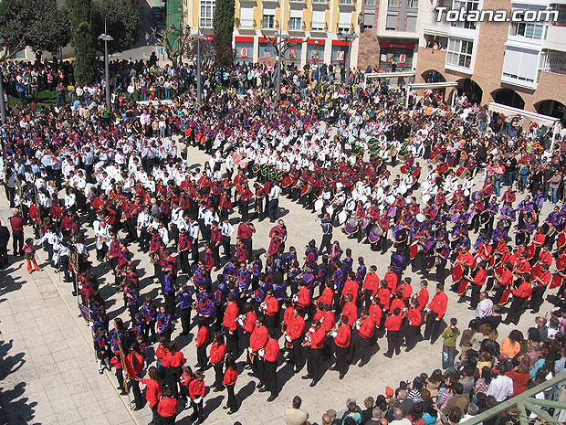 LAS PLAZAS DE LA CONSTITUCIÓN Y LA BALSA VIEJA ACOGEN EL DÍA DE LA MÚSICA NAZARENA CON LA ACTUACIÓN DE DIEZ BANDAS DE CORNETAS Y TAMBORES, Foto 1