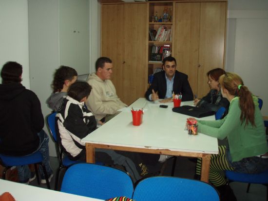 EL CANDIDATO A LA ALCALDÍA DEL PP ANUNCIA QUE SE CONSTRUIRÁ UN ESPACIO JOVEN EN EL BARRIO DE EL PARRAL QUE ALBERGARÁ UN CENTRO DE RECURSOS JUVENILES, Foto 2