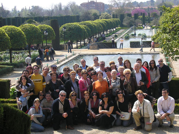 MEDIO CENTENAR DE TOTANEROS VISITAN CÓRDOBA EN EL PUENTE DE SAN JOSÉ A TRAVÉS DE UN VIAJE INTERGENERACIONAL ORGANIZADO POR LA CONCEJALÍA DE JUVENTUD, Foto 1