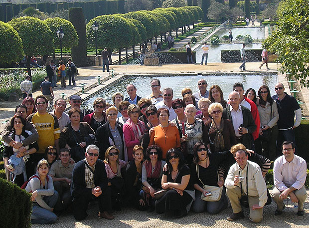 MEDIO CENTENAR DE TOTANEROS VISITAN CÓRDOBA EN EL PUENTE DE SAN JOSÉ A TRAVÉS DE UN VIAJE INTERGENERACIONAL ORGANIZADO POR LA CONCEJALÍA DE JUVENTUD, Foto 2