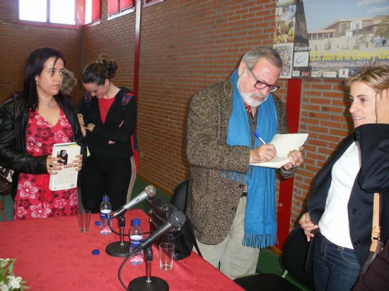 EL FILÓSOFO FERNANDO SAVATER IMPARTIÓ UNA CONFERENCIA EN EL IES JUAN DE LA CIERVA, Foto 5