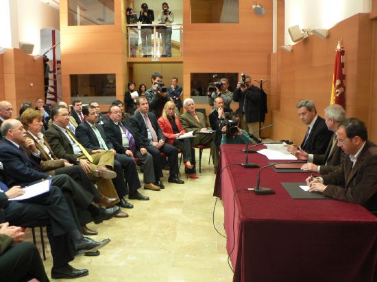 EL ALCALDE DE TOTANA ASISTE A LA CONSTITUCIÓN DE LA COMISIÓN DE SEGUIMIENTO DEL PLAN REGIONAL DE SEGURIDAD CIUDADANA, Foto 1