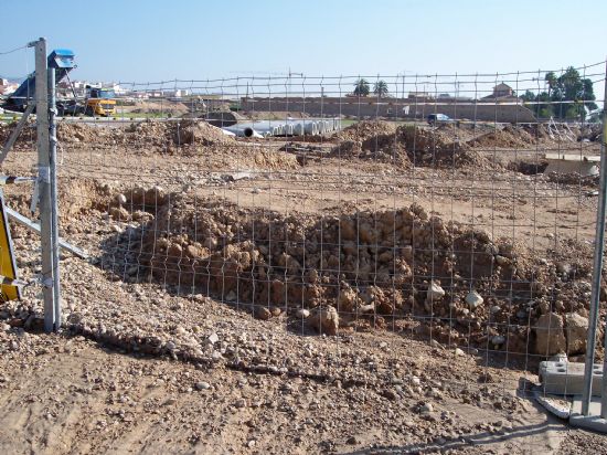 IU ASEGURA QUE SE ESTÁ CREANDO UNA SITUACIÓN DE PELIGRO INMINENTE CON LAS AGUAS DE LLUVIA PROVENIENTES DE LA URBANIZACIÓN DE LA BÁSCULA EN EL BARRIO DE LAS PERAS-OLÍMPICO, Foto 2