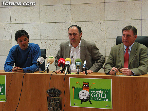 PRESENTAN UN CURSO DE INICIACIÓN INFANTIL EN LA ESCUELA DE GOLF DE TOTANA, Foto 2