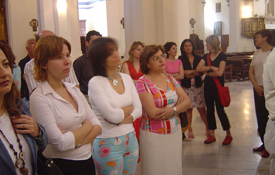 FUNCIONARIOS MUNICIPALES REALIZAN UNA OFRENDA FLORAL A SANTA RITA CON MOTIVO DE LA FESTIVIDAD DE SU PATRONA   (2005), Foto 2