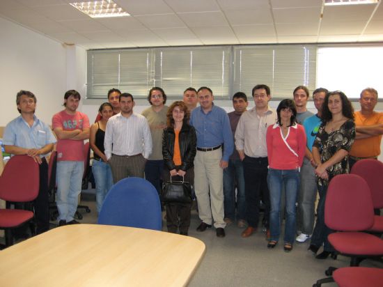 LAS CONCEJALÍAS DE INDUSTRIA Y EMPLEO ORGANIZAN UN CURSO DE “INICIACIÓN A LA INFORMÁTICA”, DIRIGIDO A EMPRESARIOS AUTÓNOMOS Y TRABAJADORES EN ACTIVO, Foto 1