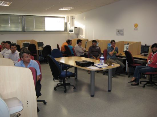 LAS CONCEJALÍAS DE INDUSTRIA Y EMPLEO ORGANIZAN UN CURSO DE “INICIACIÓN A LA INFORMÁTICA”, DIRIGIDO A EMPRESARIOS AUTÓNOMOS Y TRABAJADORES EN ACTIVO, Foto 2