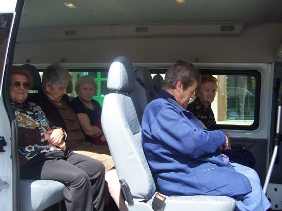 SE PONE EN FUNCIONAMIENTO EL NUEVO VEHÍCULO ADAPTADO PARA LOS USUARIOS DEL LOS SERVICIOS DE ESTANCIAS DIURNAS DEL CENTRO MUNICIPAL DE PERSONAS MAYORES Y DE ENFERMOS DE ALZHEIMER (2008), Foto 3