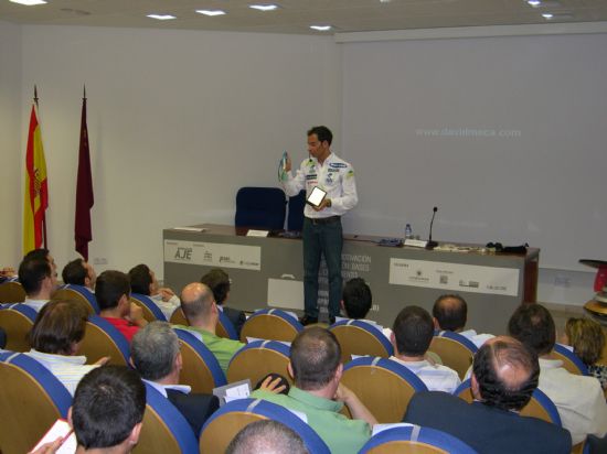 LA CONCEJALIA DE INDUSTRIA PARTICIPA EN LA JORNADA SOBRE “EMPRESA Y DESARROLLO”, ORGANIZADA POR LA ASOCIACIÓN DE JÓVENES EMPRESARIOS DEL GUADALENTÍN, CUYO PONENTE FUE DAVID MECA, Foto 2