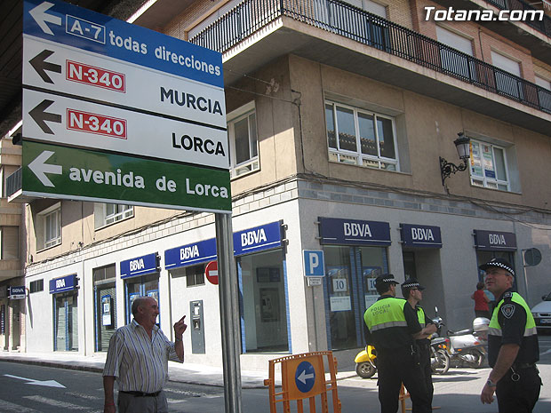 SE CAMBIA YA EL SENTIDO DE CIRCULACIÓN EN LA AVENIDA DE LORCA, ENTRE LA CAÑADA ZAMORA Y LA CALLE ÁLAMO, Y EN LA CALLE CÁNOVAS DEL CASTILLO PARA DISMINUIR LA INTENSIDAD DEL TRÁFICO, Foto 1