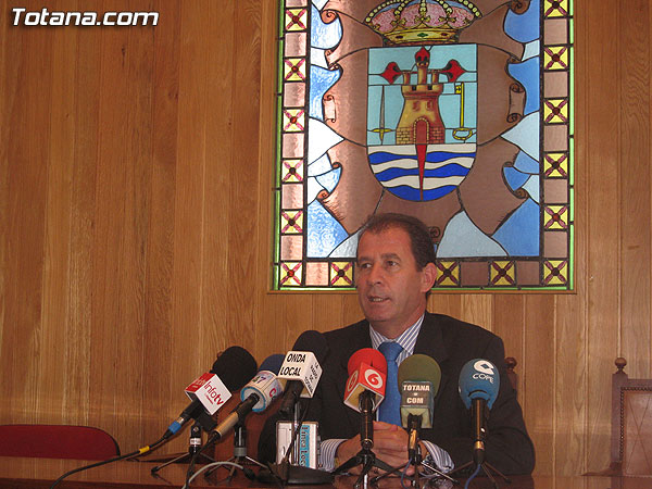 EL AYUNTAMIENTO SUSCRIBIRÁ UN CONVENIO CON LA CONSEJERÍA DE SANIDAD PARA COMENZAR LAS OBRAS DEL SEGUNDO CENTRO DE SALUD EN LA ZONA DE “LA BÁSCULA”, Foto 1