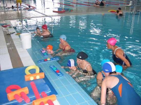 EL CENTRO DE DESARROLLO INFANTIL Y ATENCIÓN TEMPRANA PONE EN MARCHA UN PROGRAMA DE HIDROTERAPIA EN LA PISCINA CUBIERTA DIRIGIDO A SUS USUARIOS COMO ACTIVIDAD TERAPÉUTICA (2007), Foto 1