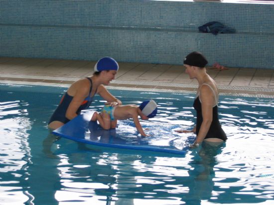 EL CENTRO DE DESARROLLO INFANTIL Y ATENCIÓN TEMPRANA PONE EN MARCHA UN PROGRAMA DE HIDROTERAPIA EN LA PISCINA CUBIERTA DIRIGIDO A SUS USUARIOS COMO ACTIVIDAD TERAPÉUTICA (2007), Foto 3