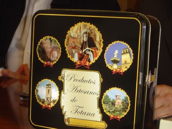AYUNTAMIENTO Y COMUNIDADES PASTORALES DE LAS DOS PARROQUIAS DISTRIBUIRÁN 400 CAJAS DULCES ARTESANOS A ENFERMOS Y ANCIANOS TOTANA   , Foto 1