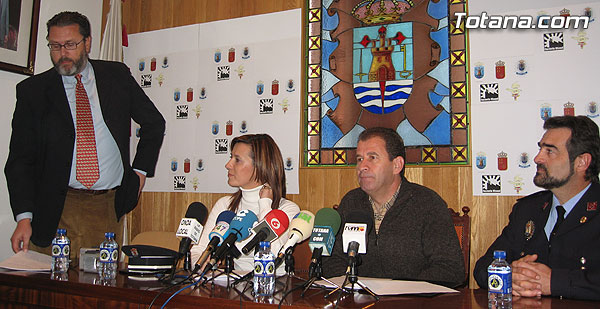 AYUNTAMIENTO DE TOTANA ORGANIZA EL I CONCURSO NACIONAL DE CUENTOS CORTOS ILUSTRADOS LOS NIÑOS Y LA EDUCACIÓN VIAL , Foto 1