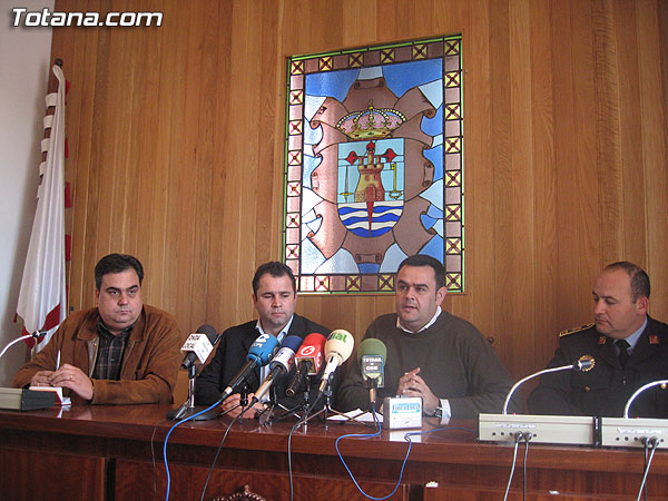 SE PONE EN MARCHA POR TERCER AÑO LA CAMPAÑA “COMPRAS SEGURAS” INCREMENTANDO LA VIGILANCIA POLICIAL EN LAS ZONAS COMERCIALES DEL CASCO URBANO Y PEDANÍAS, Foto 1
