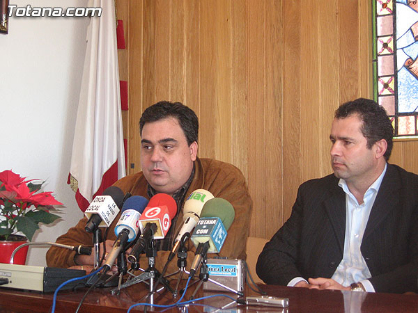 SE PONE EN MARCHA POR TERCER AÑO LA CAMPAÑA “COMPRAS SEGURAS” INCREMENTANDO LA VIGILANCIA POLICIAL EN LAS ZONAS COMERCIALES DEL CASCO URBANO Y PEDANÍAS, Foto 4