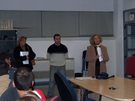 INICIAN UN CURSO DE “AUTOCAD” 2004 ANTE LA GRAN DEMANDA EXISTENTE POR PARTE DE LOS USUARIOS DEL CENTRO DE DESARROLLO LOCAL DE TOTANA, Foto 5