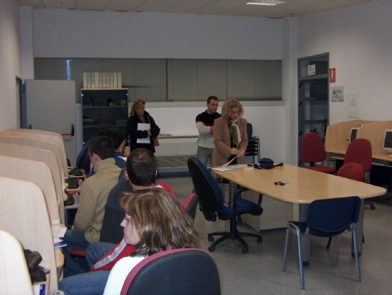 INICIAN UN CURSO DE “AUTOCAD” 2004 ANTE LA GRAN DEMANDA EXISTENTE POR PARTE DE LOS USUARIOS DEL CENTRO DE DESARROLLO LOCAL DE TOTANA, Foto 6