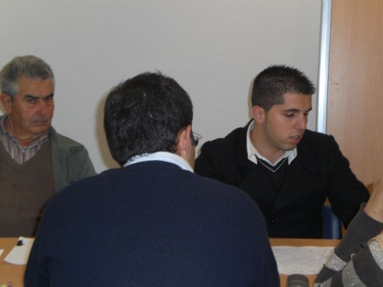 EL CONCEJAL DE SERVICIOS Y MANTENIMIENTO INTEGRAL DE LA CIUDAD SE REÚNE CON LA ASOCIACIÓN DE VECINOS DE LA ERA ALTA PARA INFORMARLES DEL NUEVO SISTEMA DE RECOGIDA DE RESIDUOS SÓLIDOS Y URBANOS (2007), Foto 6