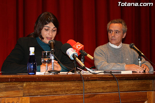 EL ESCRITOR TOTANERO ANDRÉS VALENZUELA CÁNOVAS PRESENTA EN TOTANA EL LIBRO EL RETORNO DE JUAN SALVADOR GAVIOTA COMO UN “EXPERIMENTO MÍSTICO PARA SABER DE LA VERDAD TRANSCENDENTAL Y LOS MISTERIOS DE LA EXISTENCIA”, Foto 2