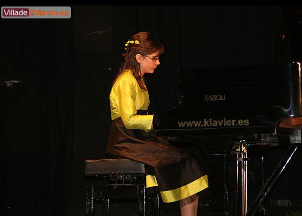 Numerosas personas asistieron al concierto de Piano de la totanera Mª de los Angles Ayala Moreno, que tuvo lugar en Alhama de Murcia, Foto 1