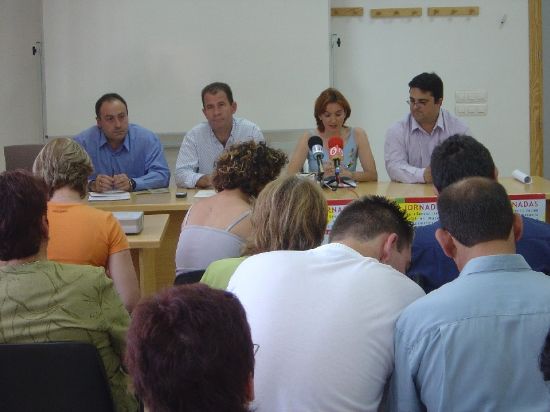 DISCAPACITADOS Y TÉCNICOS EN MATERIA DE ACCESIBILIDAD ANALIZAN MÉTODOS PARA LA ELIMINACIÓN DE BARRERAS ARQUITECTÓNICAS EN LAS JORNADAS DE SENSIBILIZACIÓN ORGANIZADAS POR MIFITO Y EL AYUNTAMIENTO , Foto 1