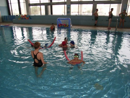 LA CONCEJALÍA DE DEPORTES PONE EN MARCHA UN SERVICIO DE FISIOTERAPIA PARA LOS MONITORES Y USUARIOS DE LA PISCINA MUNICIPAL CUBIERTA (2008), Foto 2