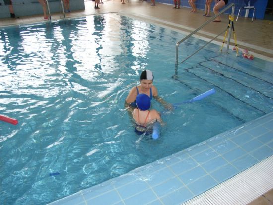 LA CONCEJALÍA DE DEPORTES PONE EN MARCHA UN SERVICIO DE FISIOTERAPIA PARA LOS MONITORES Y USUARIOS DE LA PISCINA MUNICIPAL CUBIERTA (2008), Foto 3