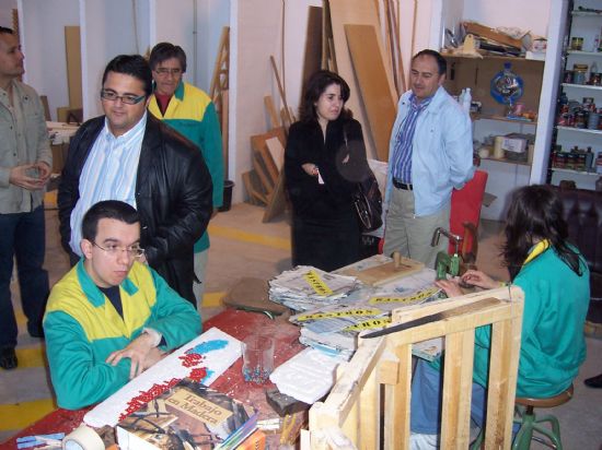 EL CONSISTORIO Y LA UNIVERSIDAD DE CASTILLA-LA MANCHA SUSCRIBIRÁN UN CONVENIO PARA FACILITAR A LOS ESTUDIANTES DE LA DIPLOMATURA DE TERAPIA OCUPACIONAL REALIZAR PRÁCTICAS EN EL CENTRO OCUPACIONAL “JOSÉ MOYÁ” DE LA LOCALIDAD (2008), Foto 1