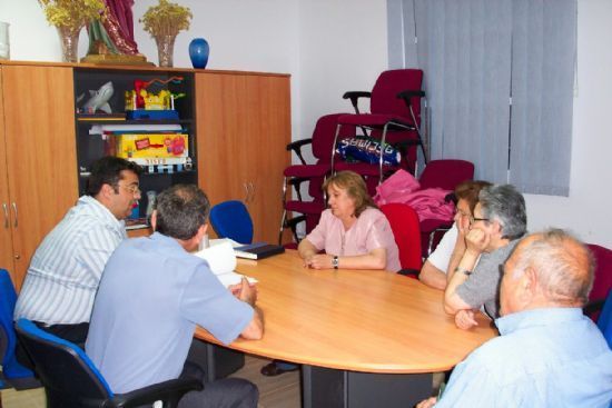 EL CONCEJAL DE PARTICIPACIÓN CIUDADANA SE REÚNE CON LA NUEVA JUNTA DIRECTIVA DE LA ASOCIACIÓN DE VECINOS DEL BARRIO TIROL-CAMILLERI , Foto 1