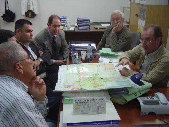 CONCEJAL DE SERVICIOS A LA CIUDAD VISITA ASPE PARA ESTUDIAR LA IMPLANTACIÓN EN TOTANA DE UN SISTEMA INFORMÁTICO SOBRE FUNCIONAMIENTO, GESTIÓN Y CONTROL SERVICIOS DEL ALMACÉN MUNICIPAL , Foto 2