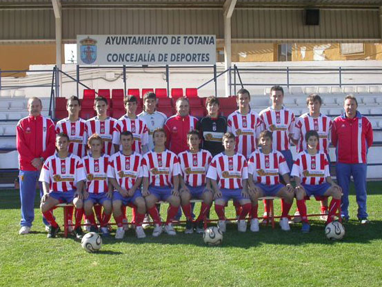 LA CONCEJALÍA DE DEPORTES FELICITA AL EQUIPO CADETE A DE LA ESCUELA DE FÚTBOL, POR EL ASCENSO A CATEGORÍA AUTONÓMICA, Foto 1