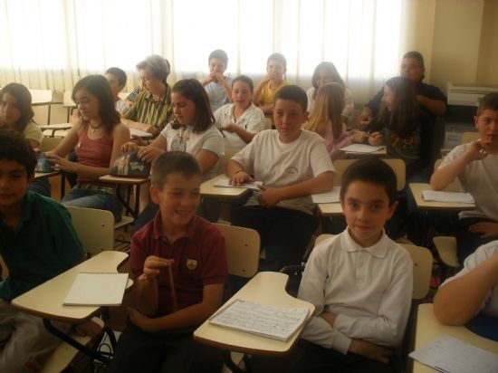 LA CONCEJALÍA DE EDUCACIÓN INFORMA DE LA CONVOCATORIA DE AYUDAS PARA LIBROS DE TEXTO EN EL CURSO ESCOLAR 2007/2008 (BONO-LIBRO), Foto 1