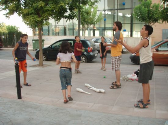 EL CANDIL PONE EN MARCHA UNA SERIE DE TALLERES TEMÁTICOS EN LA EDUTECA PUZZLE PARA LOS JÓVENES DEL BARRIO EL PARRAL, Foto 1