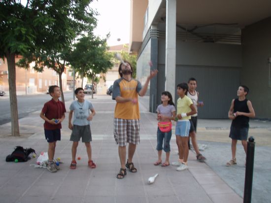 EL CANDIL PONE EN MARCHA UNA SERIE DE TALLERES TEMÁTICOS EN LA EDUTECA PUZZLE PARA LOS JÓVENES DEL BARRIO EL PARRAL, Foto 2