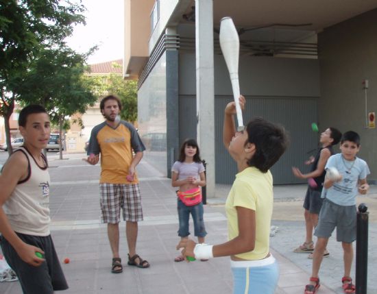 EL CANDIL PONE EN MARCHA UNA SERIE DE TALLERES TEMÁTICOS EN LA EDUTECA PUZZLE PARA LOS JÓVENES DEL BARRIO EL PARRAL, Foto 3