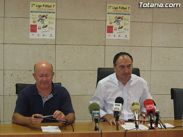 ORGANIZAN LA I LIGA DE VERANO DE FÚTBOL-7 CIUDAD DE TOTANA PARA MAYORES DE 16 AÑOS, CUYO PLAZO DE INSCRIPCIÓN FINALIZA EL PRÓXIMO JUEVES DÍA 28 DE JUNIO, Foto 2