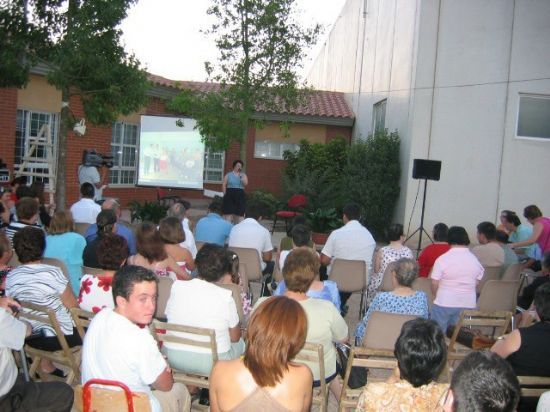 CONCEJALÍA DE SERVICIOS AL CIUDADANO CLAUSURA CURSO EDUCATIVO 2003/2004 EN EL CENTRO OCUPACIONAL JOSÉ MOYÁ TRILLA , Foto 2