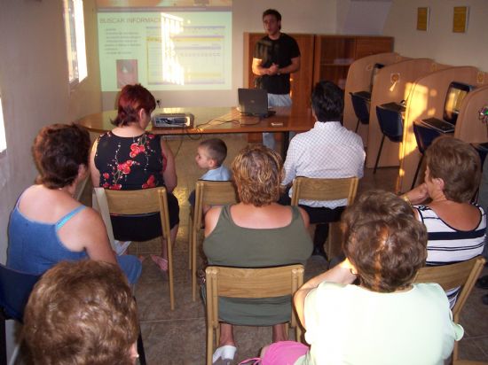 LA CONCEJALÍA DE NUEVAS TECNOLOGÍAS PONE EN MARCHA DOS PROYECTOS DE FOMENTO DEL USO DE INTERNET Y NUEVAS TECNOLOGÍAS EN TODAS LAS AULAS MUNICIPALES DE INFORMÁTICA, Foto 1