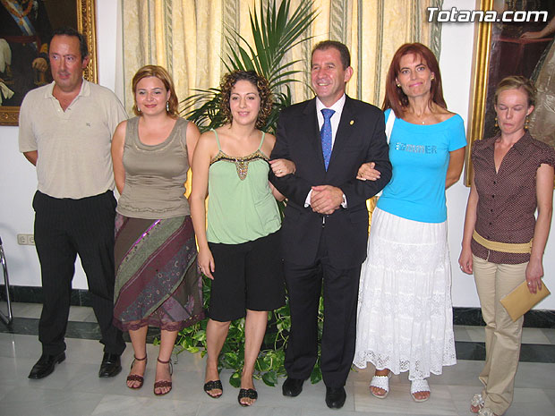 TOMAN POSESIÓN CUATRO NUEVAS PROFESORAS DE EDUCACIÓN INFANTIL COMO FUNCIONARIOS MUNICIPALES, Foto 1