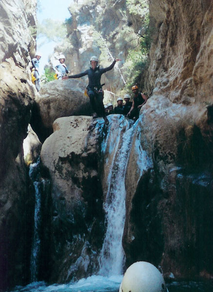 LA CONCEJALÍA DE DEPORTES ORGANIZÓ EL PASADO 14 Y 15 DE AGOSTO UN VIAJE A GRANADA PARA PRACTICAR DESCENSO DE CAÑONES (BARRANQUISMO), INCLUÍDO EN EL PROGRAMA DEPORTE MULTIAVENTURA, Foto 3