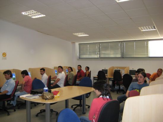 ORGANIZAN VARIOS CURSOS DE FORMACIÓN, DIRIGIDOS A EMPRESARIOS AUTÓNOMOS Y TRABAJADORES EN ACTIVO (2008), Foto 2